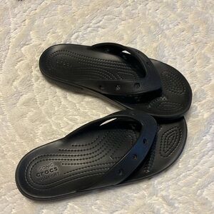 Crocs (Iconic comfort) Flip Flops - Mens 3 Womans 5. Black.